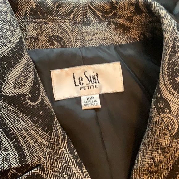 Suit - Picture 2 of 5